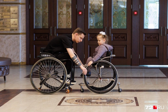 Дарина в танцах два года«Ну как-то она более раскованно себя ведет. Потому что она видит, что здесь такие же ребята, как она. Никто зла не желает», — говорит мама Дарины | Источник: Ирина Шарова / 72.RU