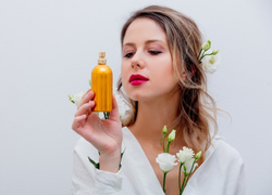 Запах женщины: какой аромат подарить на 8 марта