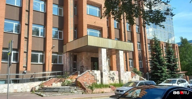 Здание пустует долгие годы | Источник: Анастасия Шевякова / 86.RU