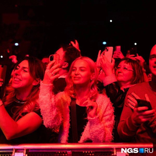 Фанаты радостно приветствовали артиста  | Источник: Александр Ощепков / NGS.RU 
