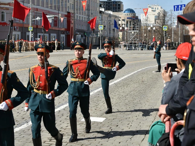 Парад Победы пройдет без участия военной техники | Источник: Артем Устюжанин / E1.RU
