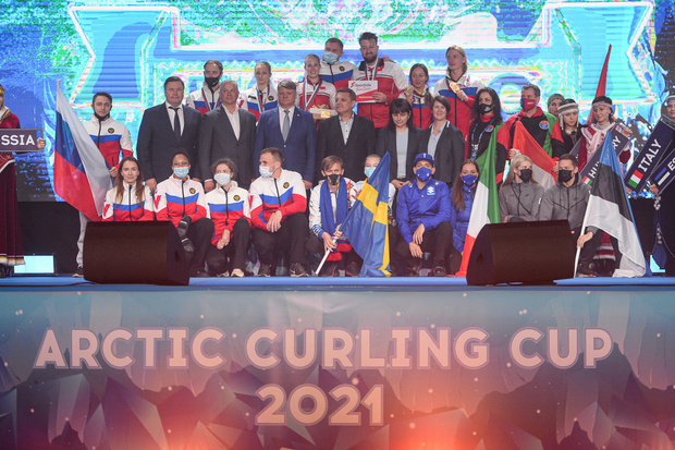 Фото №1 - Лед и пламя: в Дудинке прошел Международный турнир по керлингу Arctic Curling Cup 2021