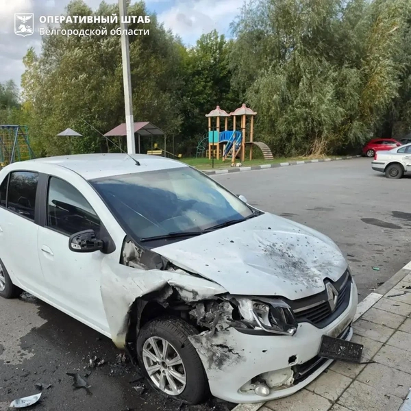 На этом и следующем фото — последствия удара по Шебекино 22 сентября. Дроны атаковали машины возле жилых домов и детской площадки. Чудом без пострадавших | Источник: Оперштаб Белгородской области / max.ru