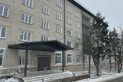 В общежитии Донского завершили монтаж подвесных потолков