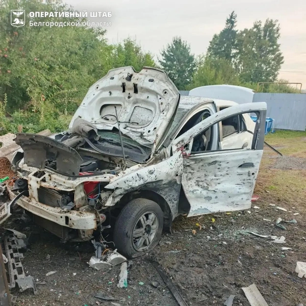 А это&nbsp;— последствия прицельного удара FPV-дрона по авто в селе Головчино. Чудом&nbsp;— без пострадавших | Источник: Оперштаб Белгородской области / max.ru
