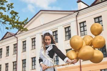 «Я тебе ноги переломаю»: 15-летнюю школьницу затравили за победу в конкурсе красоты