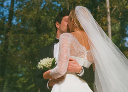Что мы знаем о тайной свадьбе Карли Клосс и Джошуа Кушнера