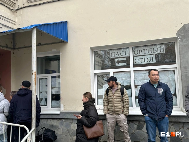 Типичный паспортный стол: ремонт, разруха, очереди и странный график работы | Источник: Марина Малкова / Е1.RU