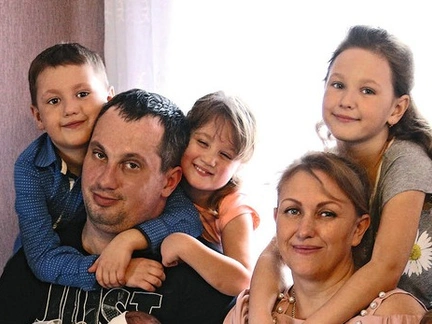 Как семья с десятью детьми борется с травлей в Сети
