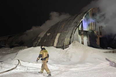 Major fire breaks out in hangar at Agro base in Yekaterinburg