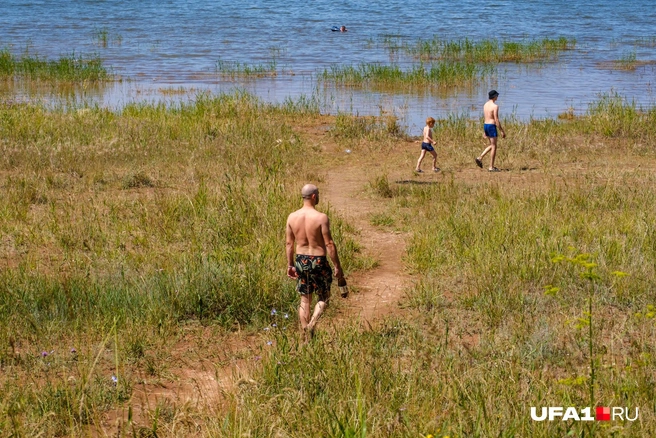 Народ идёт купаться | Источник: Булат Салихов / UFA1.RU