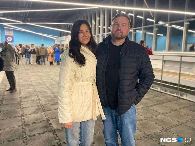 Дарья и Дмитрий уверяют, что готовы пойти на концерт Павла Воли еще раз | Источник: Алёна Золотухина / NGS.RU 