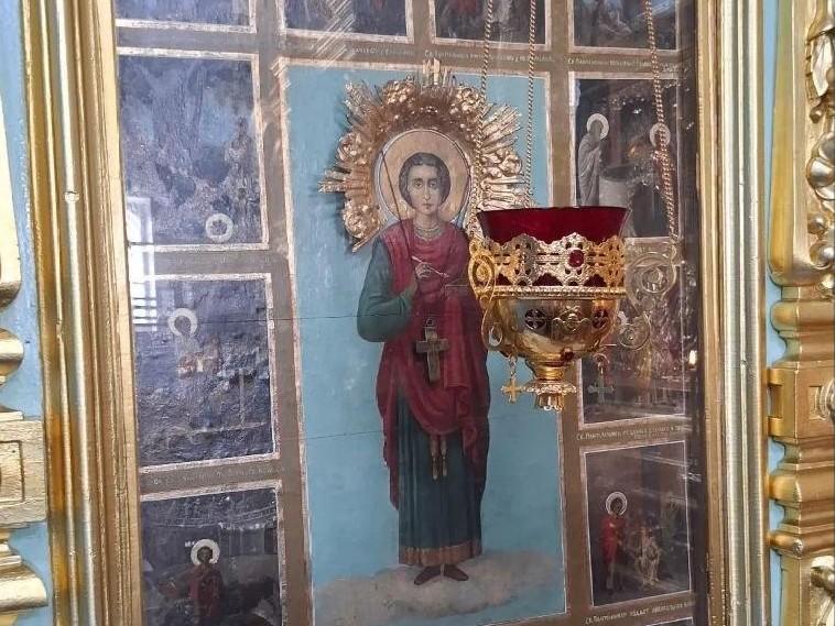 В Казань доставили чудотворную икону Пантелеимона: ему молятся о здоровье и помощи воинам
