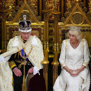 Король Карл III впервые открыл парламент: как прошло легендарное событие (и куда пропал принц Уильям)