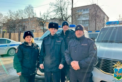 Великолукские полицейские спасли водителя при задымлении авто