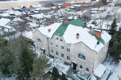 Особняк с бассейном и лесом продается в Красноярске