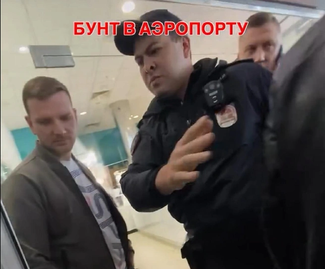 Решить ситуацию помог сотрудник транспортной полиции | Источник: anzer.now / Instagram (организация принадлежит компании Meta, признана нежелательной, запрещена в России)