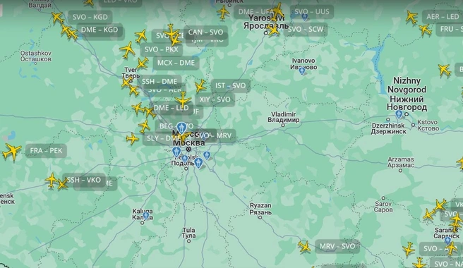 Самолеты делают огромный крюк над центральной Россией из-за закрытия аэропортов | Источник: flightradar24