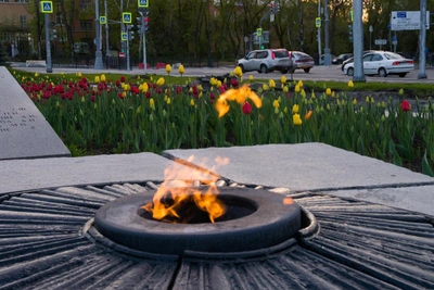 Подростки прикурили от Вечного огня в Полевском