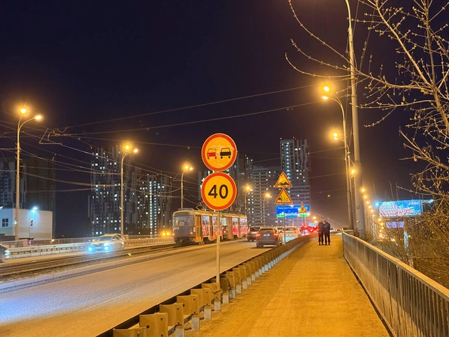 На самом мосту оказалось довольно свободно | Источник: Полина Краснопевцева / E1.RU