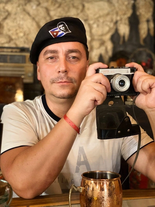 С фотоаппаратом Евгений дружит с самого детства | Источник: Евгений Доманов