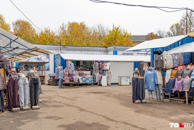 Людям хочется, чтобы покупателей на рынке было больше | Источник: Кирилл Поверинов / 76.RU