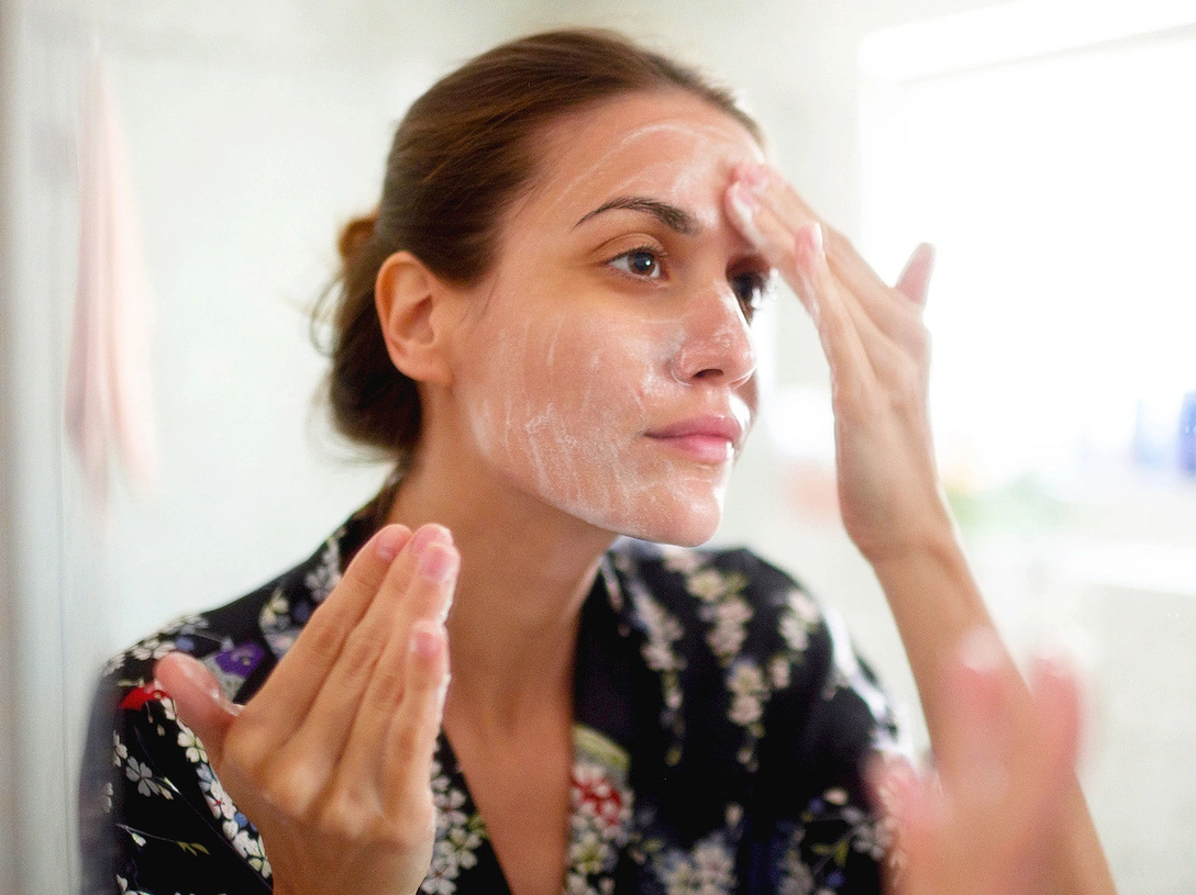 Будьте осторожны: 6 опасных ингредиентов в косметике, на которые мы не обращаем внимание | marieclaire.ru