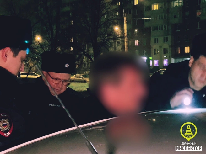 Сказал детям, что мамы больше нет. На севере Петербурга ловили мужчину, который думал, что задушил жену | Источник: Дорожный инспектор / «ВКонтакте»