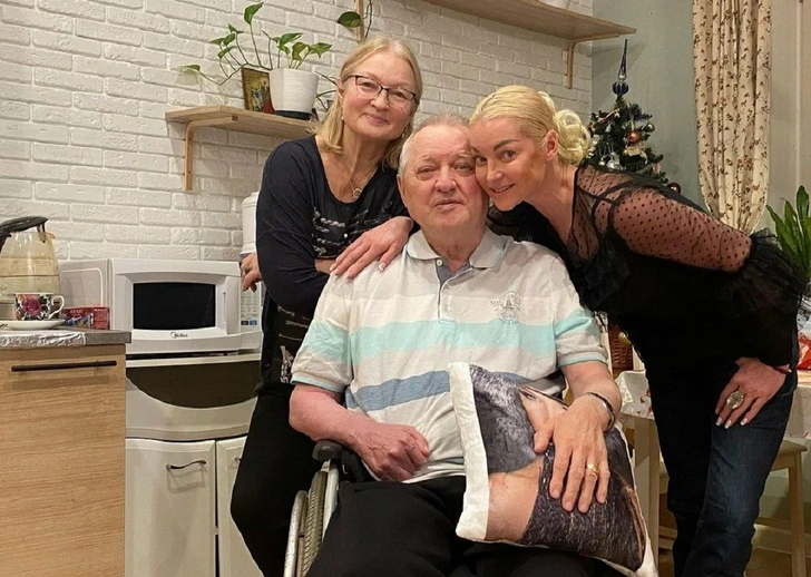 Юрий Федорович в последнее время уже с трудом узнает людей