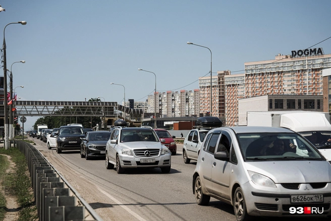 Весь день в городе дорожные заторы | Источник: Дарья Паращенко / 93.RU