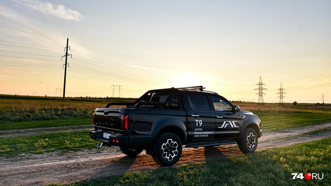 После выхода первого пикапа JAC T6 в компании намекали на техническое сходство с Toyota Hilux | Источник: Артем Краснов