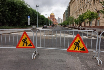 Волгоград: перекладка асфальта на Аллее Героев