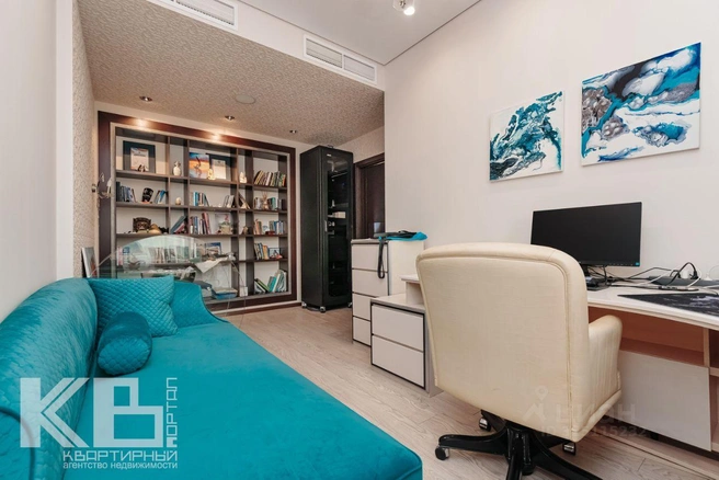 В перечне помещений&nbsp;— кабинет. Там также есть зона прихожей для встречи гостей, санузел и другое | Источник: «Квартирный портал» / N1