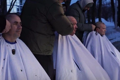 Блогеры из Уфы побрились налысо в знак солидарности с больными раком детьми