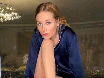 Асмус улетела в Турцию без любимого, гламурная Хилтон позирует с подросшим сыном. Соцсети звезд