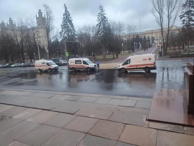 Студентов увезли на скорой прямо с факультета | Источник: Первый университетский / T.me