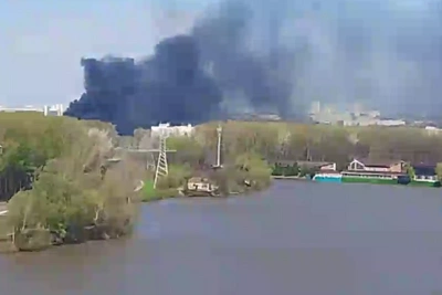 Пожар на авторазборке в Черниковке: густой дым виден издалека