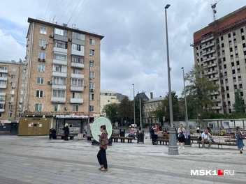 В остальном улицы здесь выглядят типичными для спального района | Источник: Платон Цимерман / MSK1.RU