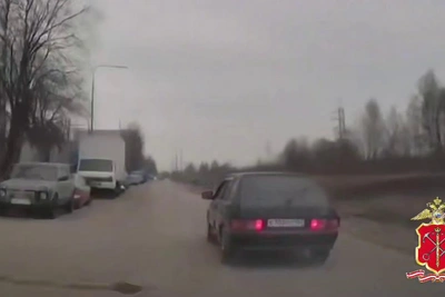 Погоня за угнанным ВАЗом в Петербурге: выстрелы в воздух
