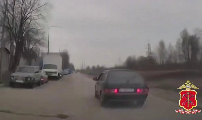 Два выстрела в воздух и бегство пешком: в Невском районе ловили водителя угнанного ВАЗа | Источник: ГУ МВД России по Санкт-Петербургу и Ленинградской области