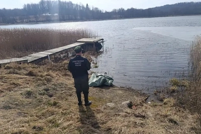 В Порховском районе расследуют гибель мужчины в водоеме