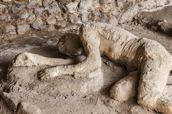 Не мирной смертью: как погибли жители Помпеев, которых не задели потоки раскаленной лавы