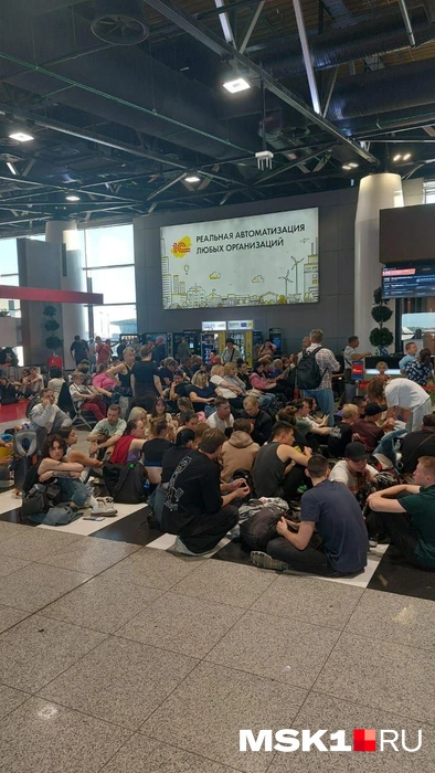 Ситуация в аэропорту Шереметьево на фоне задержек рейсов в 07:30 6 июля | Источник: Надежда, читательница MSK1.RU