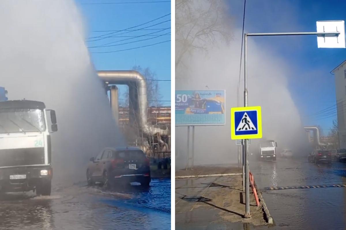 В Северодвинске прорвало трубу на дороге: фонтан сняли на видео