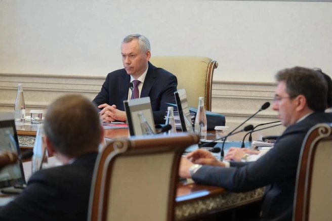 Губернатор Андрей Травников провел заседание | Источник: Nso.ru