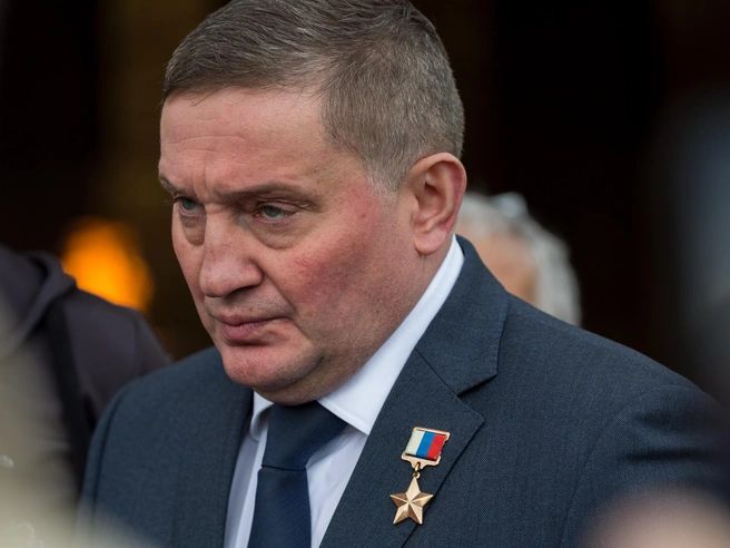 Андрей Бочаров сообщил о четырех поврежденных зданиях и троих раненых | Источник: Константин Завриков / V1.RU