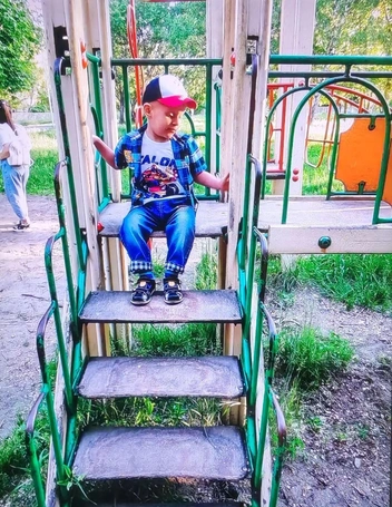 Гулять Дима в основном ходит, когда нет яркого солнца | Источник: предоставила Юлия Пяткова