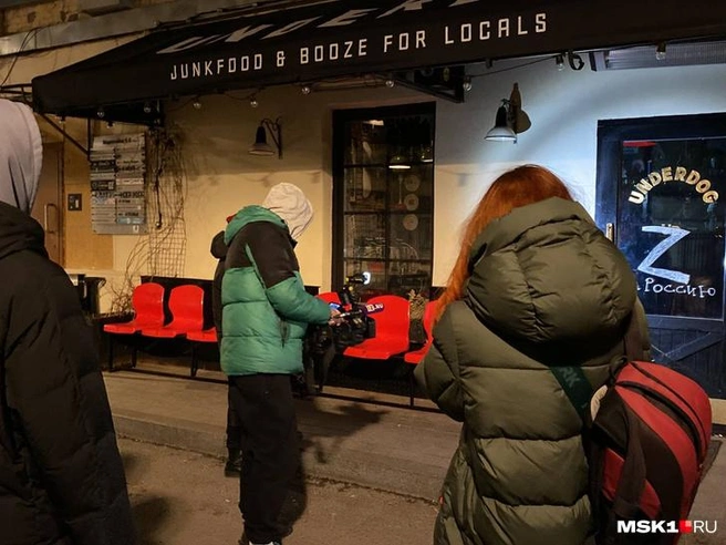В Москве силовики пришли в бары с проверкой на финансирование ВСУ. Они общаются и с посетителями | Источник: Виктория Никитина / MSK1.RU