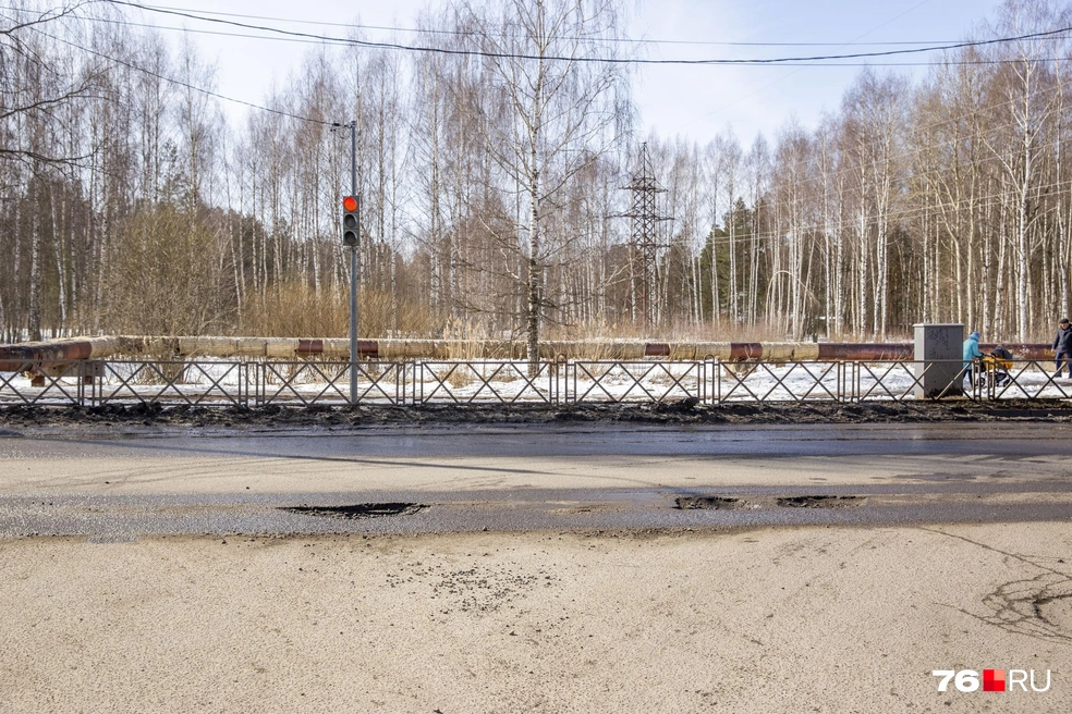 В часы пик на Красноборской трафик довольно плотный, даже бывают пробки | Источник: Александра Мамонтова