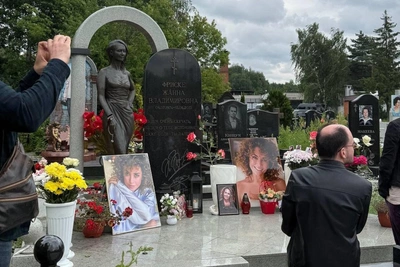 Отец Жанны Фриске проклял Шепелева на могиле дочери